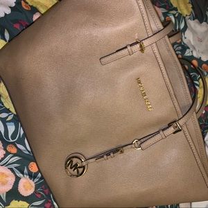FLASH SALE Michael Kors purse